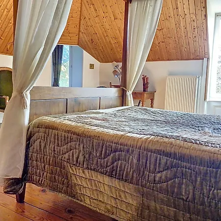 Le Domaine Des Soyeux Couette-café 3*