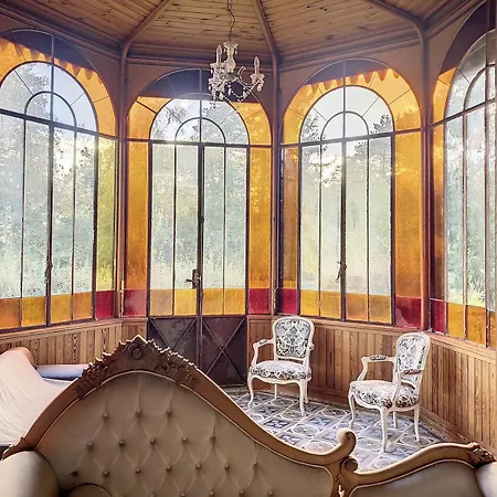 Le Domaine Des Soyeux Couette-café 3*