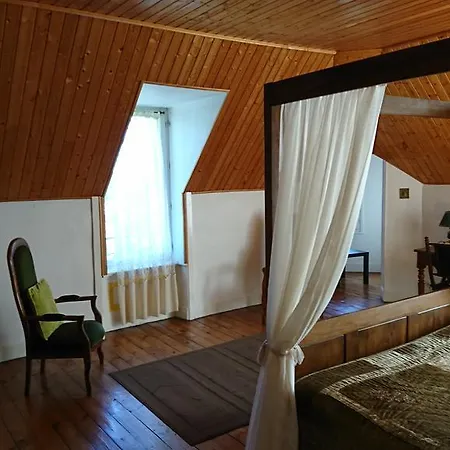 Le Domaine Des Soyeux Couette-café 3*